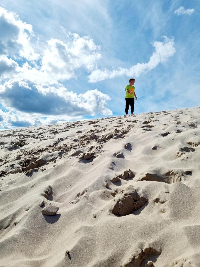 Siedlisko Na Wydmach, Domki Klimatyzowane 웨바 외부 사진